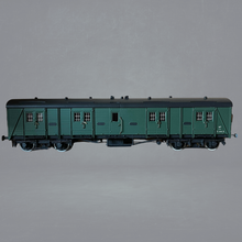 Load image into Gallery viewer, 7C021 - SR/BR 50&#39; Bogie Guards Van (Van B) - 0 Gauge - 7mm Scale - SLATER&#39;S Built Kit
