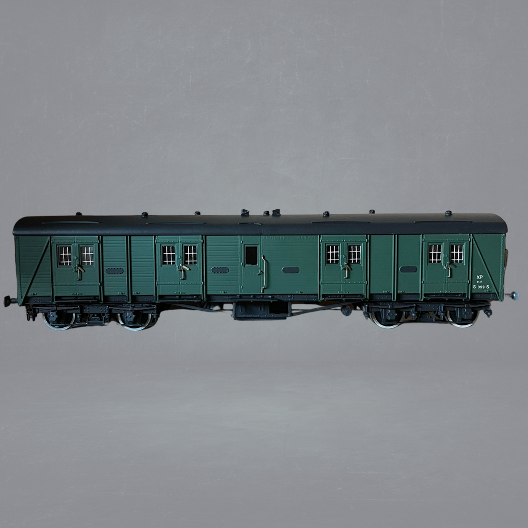 7C021 - SR/BR 50' Bogie Guards Van (Van B) - 0 Gauge - 7mm Scale - SLATER'S Built Kit