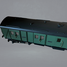 Load image into Gallery viewer, 7C021 - SR/BR 50&#39; Bogie Guards Van (Van B) - 0 Gauge - 7mm Scale - SLATER&#39;S Built Kit
