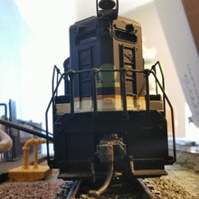 Load image into Gallery viewer, EMD SD-9 Burlington Northern Locomotive #6381  Southern - HO Scale - ATHEARN
