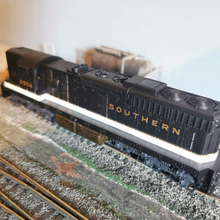 Load image into Gallery viewer, SOUTHERN RAILWAY SD24 LOCOMOTIVE #2504  - 1/87 HO Scale - CON-COR
