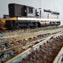 Load image into Gallery viewer, SOUTHERN RAILWAY SD24 LOCOMOTIVE #2504  - 1/87 HO Scale - CON-COR
